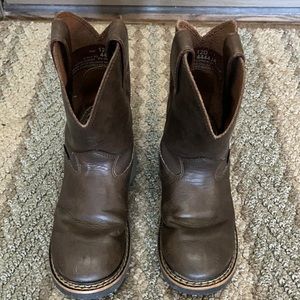 Kid’s Justin boots size 12D.